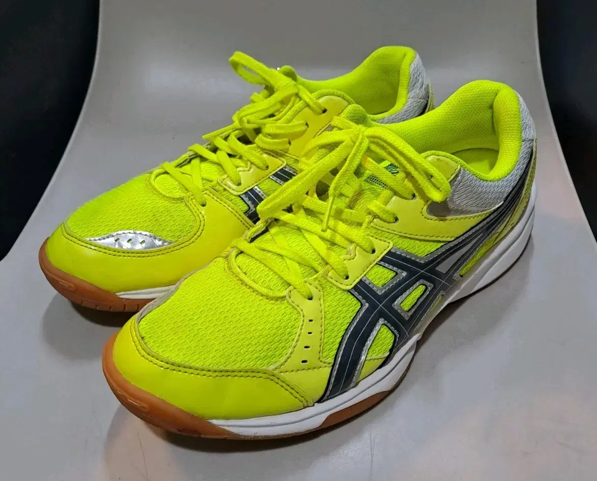 asics 蛍光イエローバレーボールシューズ Amazon.co.jp: 23.0cm アシックス バレーボールシューズ V-SWIFT